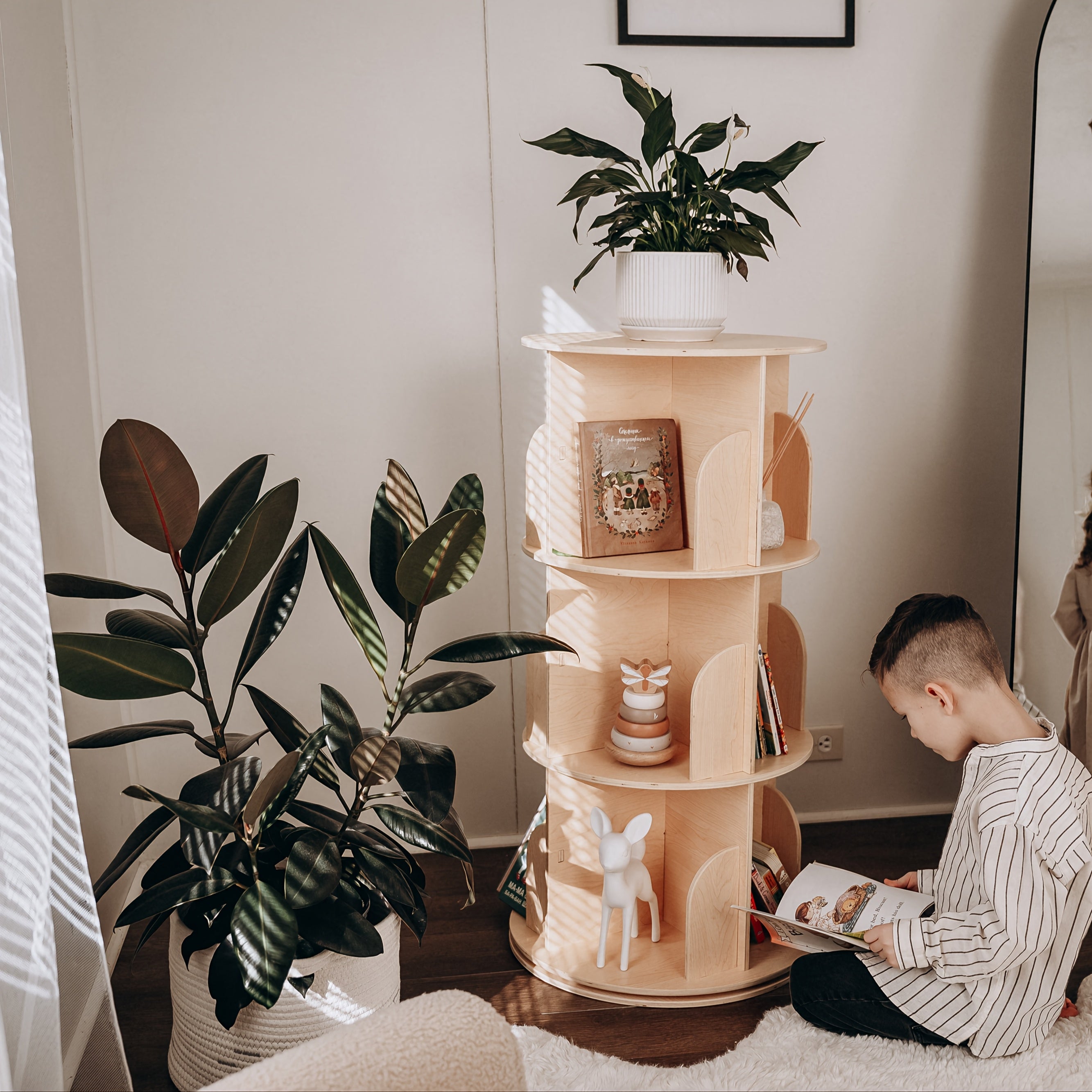 Kids Rotating Bookshelf Tower,  Corner Bookshelf for  Space, 360 Display Floor Standing Bookshelf Storage Rack, Large Chassis Spinning Bookshelf for Kids Room, Nursery